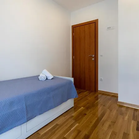 شقة Latkovic زاووستروج