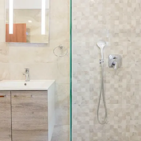 Latkovic شقة زاووستروج